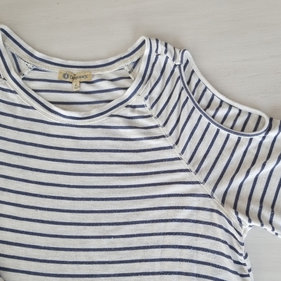 Open Shouler Ruffle Top - Picture 3 of 4